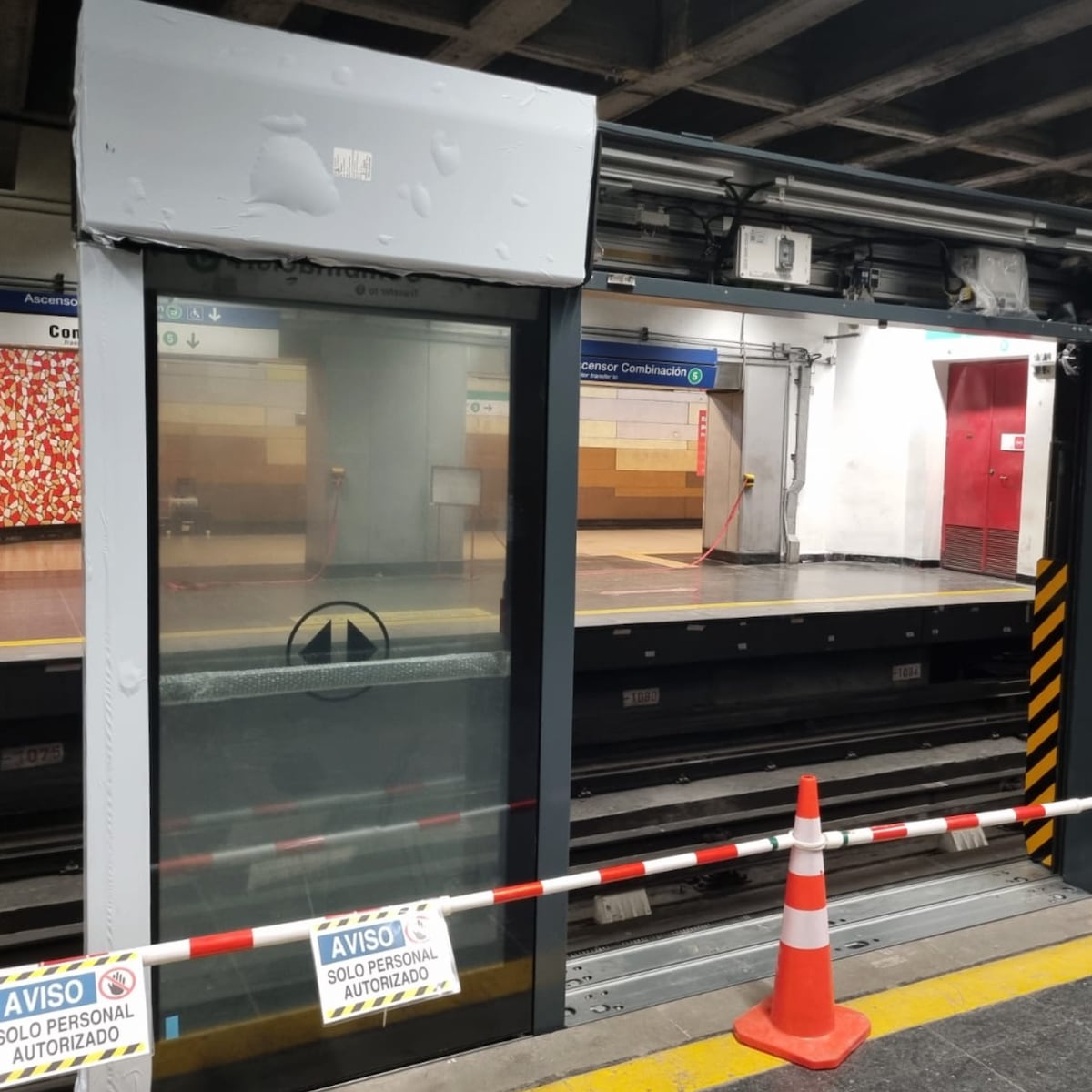 Metro instala puertas de protección en Línea 1 Metro instala puertas de protección en Línea 1