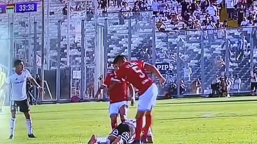 La jugada de Vilches que provocó la furia de los hincha de Colo Colo