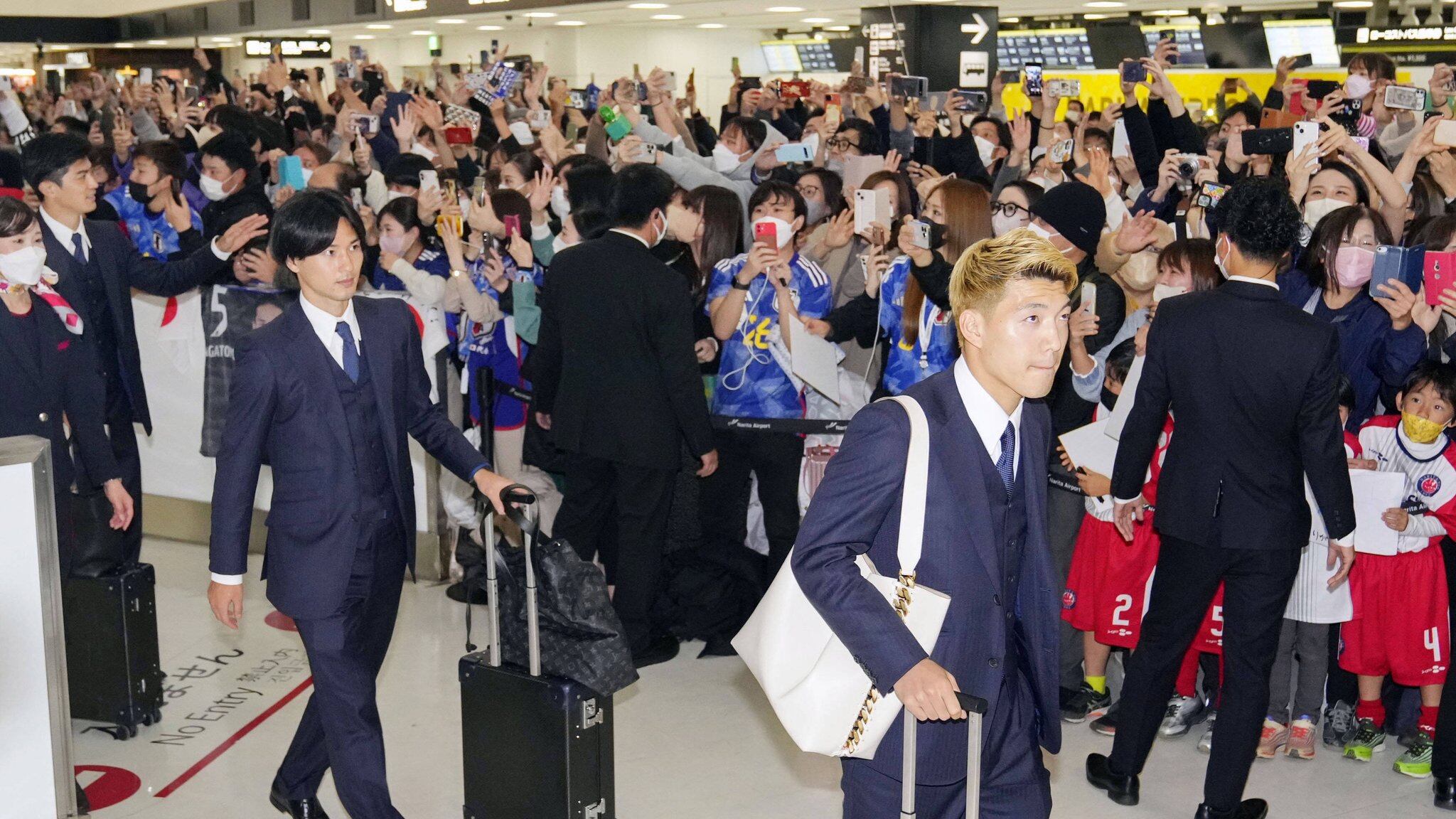Selección Japonesa fue recibida a lo grande por los fanáticos.
