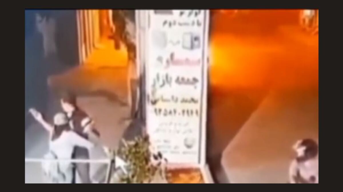 Ladrón asalta a una pareja y termina robándole el corazón a la mujer