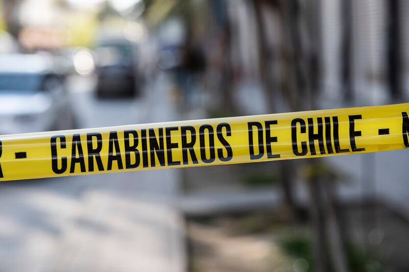 Turbazo en local chino del Barrio Meiggs terminó en un homicidio (Imagen referencial) | 03 de octubre de 2023 / SANTIAGO
Turbazo en local chino del Barrio Meiggs terminó con el homicidio de hombre de nacionalidad china. En el lugar operaba un casino clandestino y presuntamente algunas otras actividades ilícitas.
FRANCISCO PAREDES / AGENCIA UNO