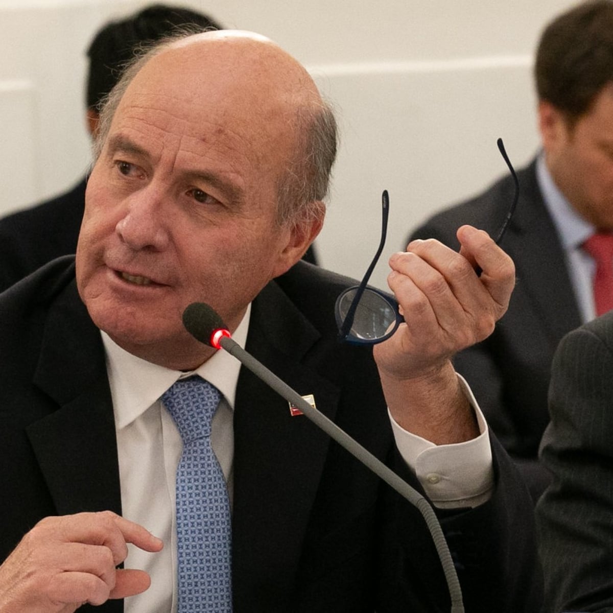 Quiroz valora aprobación de idea de legislar sobre proyecto de reconstrucción Quiroz valora aprobación de idea de legislar sobre proyecto de reconstrucción