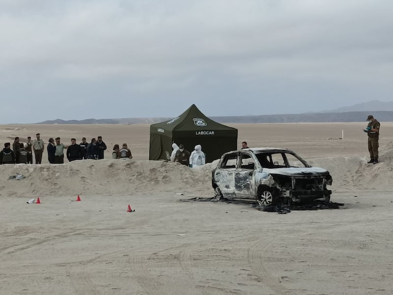 Descubren cadáveres calcinados de un hombre y una mujer en pleno desierto de Antofagasta