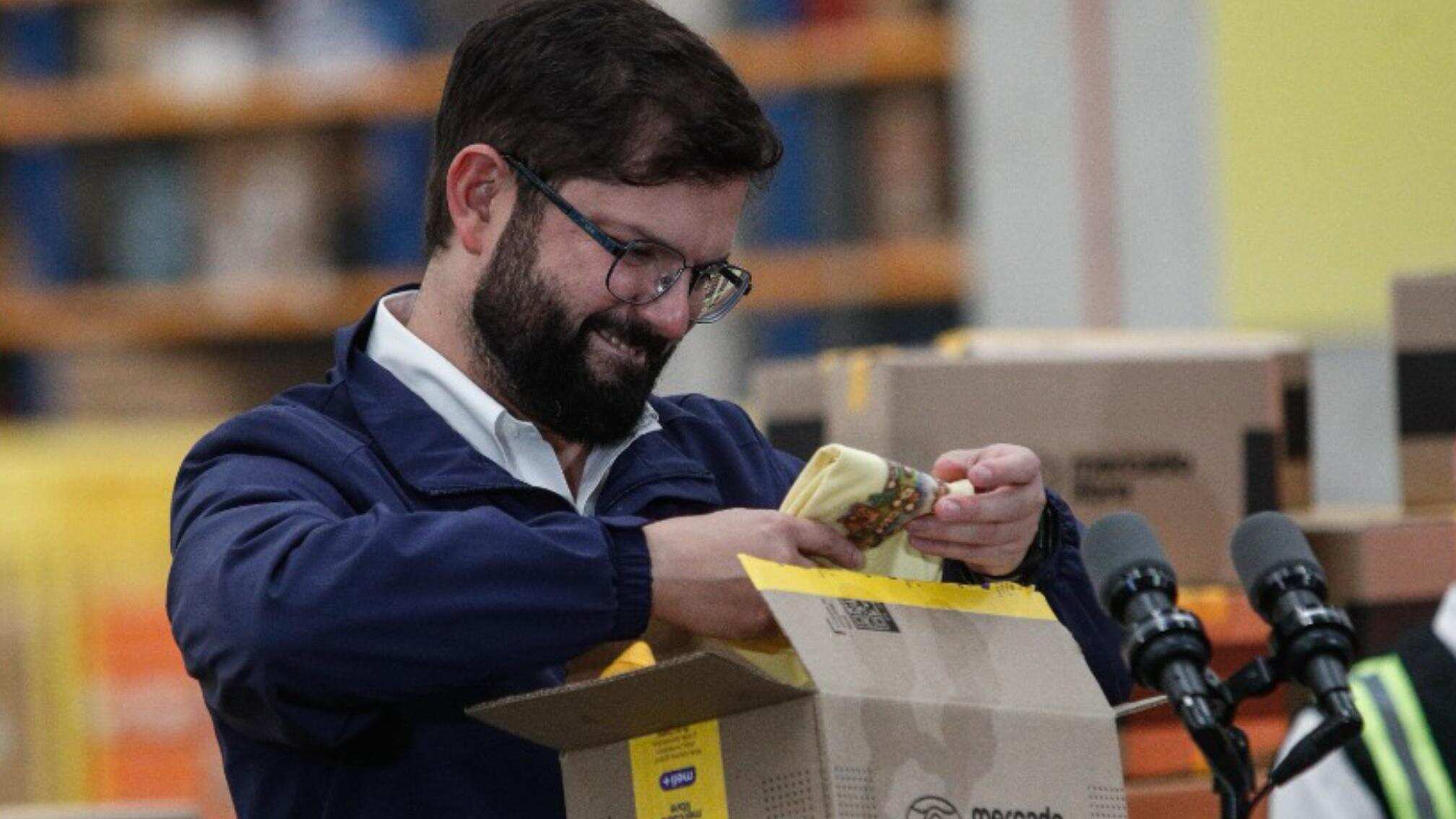Visita del Presidente Boric al centro de almacenamiento y distribución de Mercado Libre