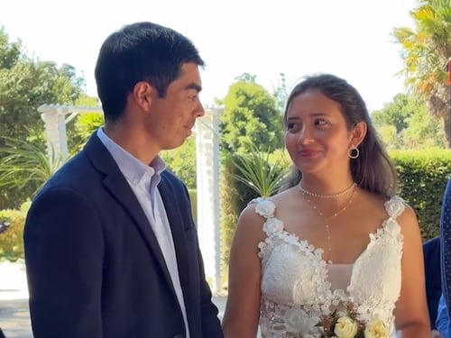 Pareja afectada por incendios en Punta de Parra se casó en emotiva ceremonia en el Parque Museo Pedro del Río Zañartu