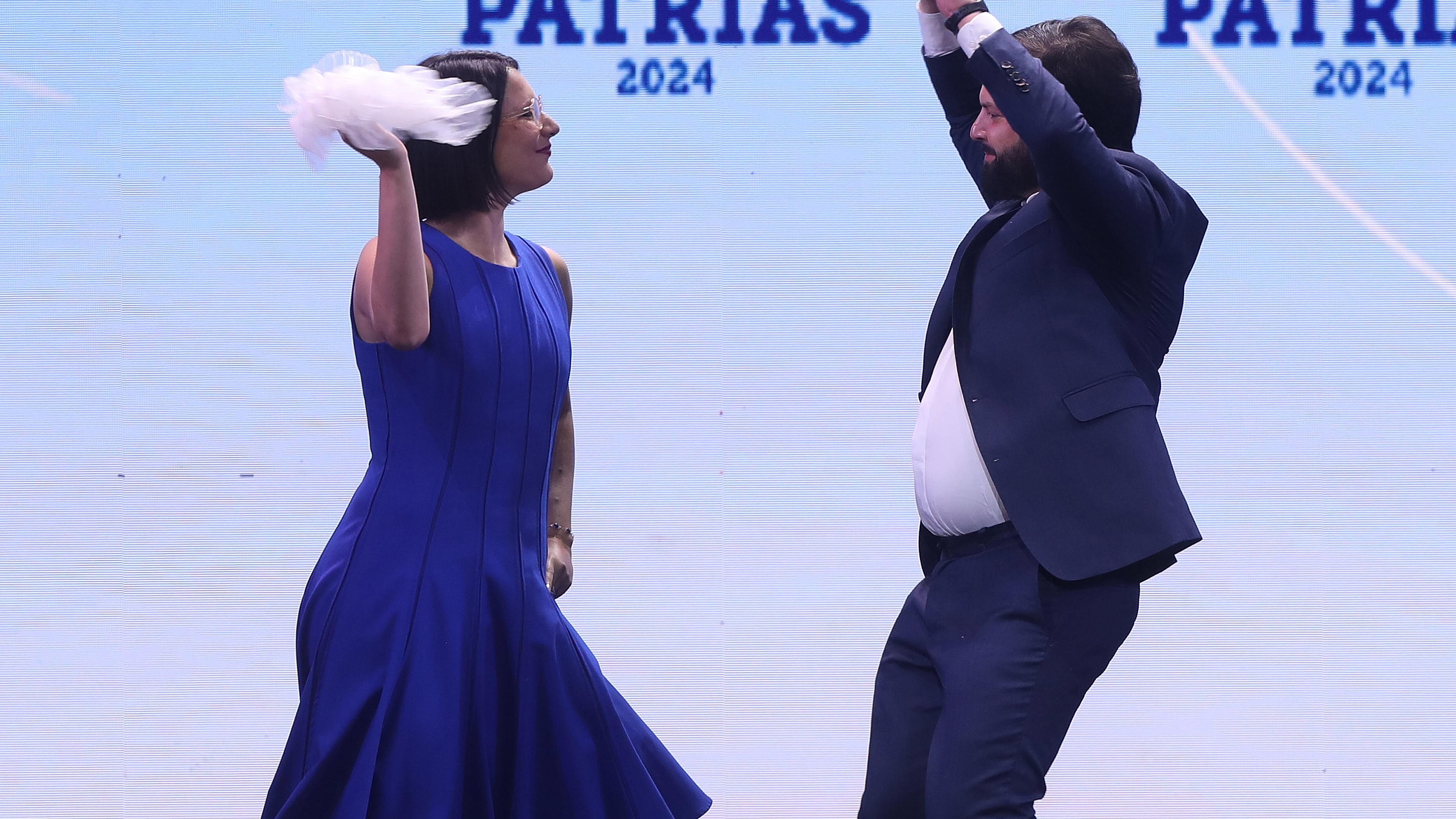 Inauguración de fondas del Parque O’Higgins | 16 de septiembre de 2024/SANTIAGO
El Presidente de la República, Gabriel Boric, junto a la alcaldesa de Santiago, Iraci Hassler, realizan el tradicional Pie de cueca, para inaugurar las fondas del Parque O’Higgins.
FOTO: SEBASTIAN BELTRAN GAETE / AGENCIUNO