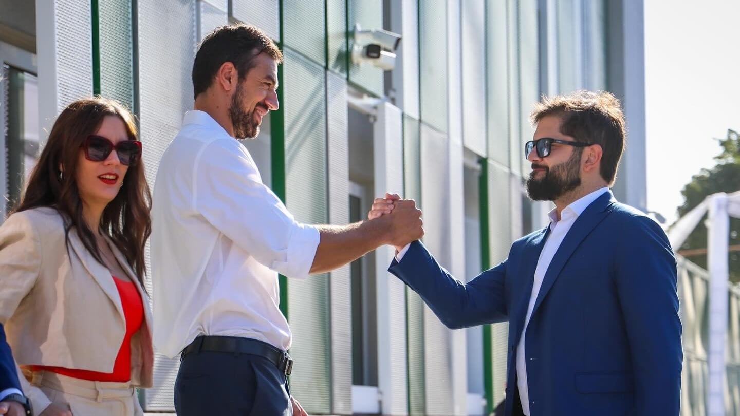 Tomás Vodanovic y Gabriel Boric coincidieron en la inauguración de la comisaría de La Farfana, en Maipú