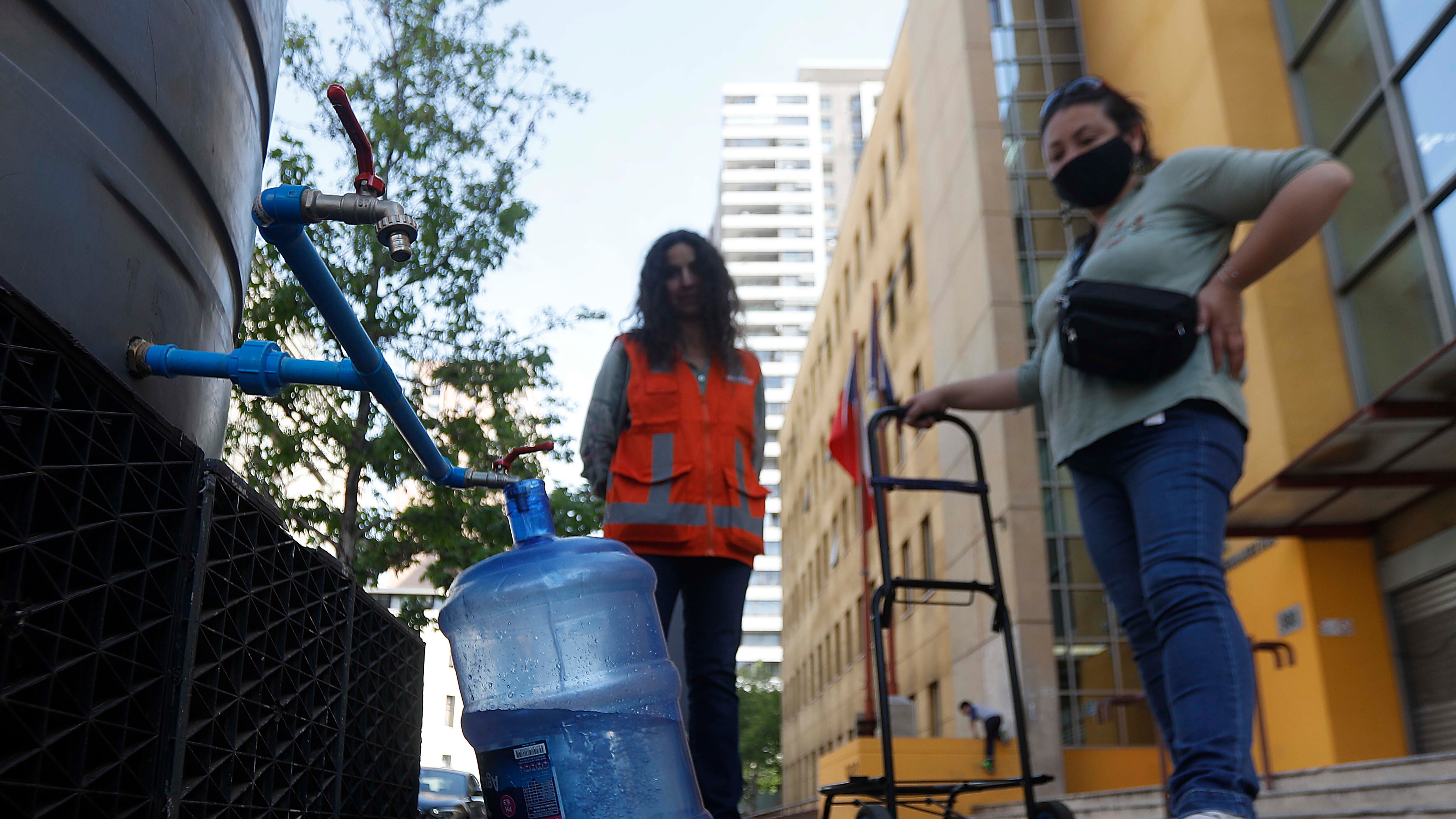 Corte de agua en 8 comunas del gran Santiago