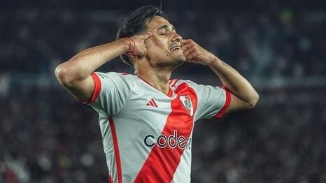 Una oferta concreta del Crystal Palace inglés por el actual delantero de River Plate, podría asegurarle un piso de al menos 4,8 millones de dólares a Colo Colo por ser los dueños del 32% del pase del jugador argentino.