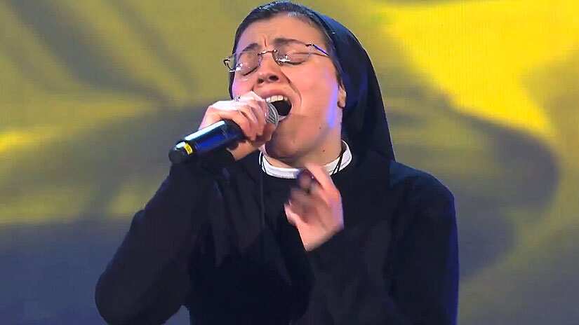 Sor Cristina, la religiosa que ganó The Voice Italia, dejó la iglesia y luce irreconocible