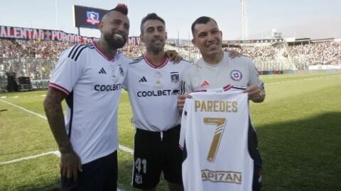 Tanto Valdivia como Patricio Yáñez apuntaron este jueves en sus programas deportivos radiales que les encantaría ver al futbolista formado en la UC con la camiseta de Colo Colo.