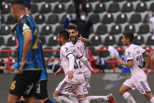 La U se enredó y apenas salvó un empate frente a Huachipato