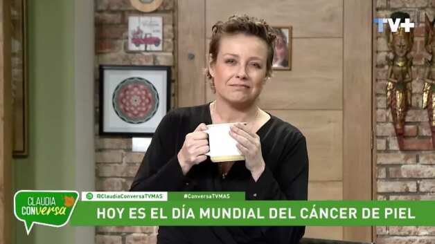 La animadora Claudia Conserva nuevamente sufrió las consecuencias de la voz en off sin filtro de su nuevo programa “Claudia conversa”. Se trata del personaje Gilberto Gil, quien en el primer capítulo ya sacó el habla sin censura al comentarle el “corte de pelo”. 
En esta ocasión, Gilberto Gil trajo a colación su amistad con la expanelista de Milf, Jamín Vásquez, de quien se especuló que su salida del espacio de TV+ el año 2020, no se fue en buenos términos.
Él épico momento ocurrió cuando Claudia Conserva abordó el tema del cáncer de piel, debido que se conmemoraba el Día Mundial, momento que Gilberto sacó sus comentarios suspicaces. 
“Hay que tener cuidado, mi mejor amiga, que se llama Yaz…”, dijo Gilberto Gil, a lo que la animadora hizo una mueca a la cámara, en señal de sorpresa. 
“Ella toma mucho sol. Pucha, yo le digo: ‘Yaz, no tomes tanto sol’”, agregó “la pulga en el oído”. 
A raíz de esto, Conserva nuevamente salió al paso, aunque mordiéndose la lengua.
“Dígale a su amiga que no lo haga, porque hace muy mal. Hay que cuidar a los amigos”.
Aunque, finalmente, le disparó sin filtro. 
“¡Qué idiota más grande!”, sentenció.