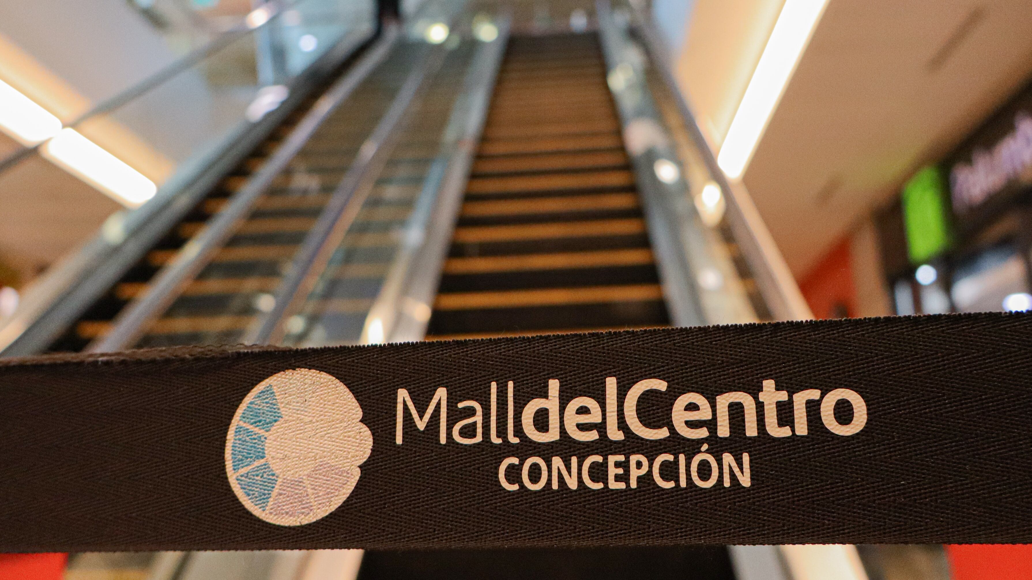 Este sábado, previo a la jornada electoral del domingo, los centros comerciales y supermercados en el país deberán cerrar sus puertas a más tardar a las 21:00 horas.