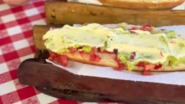 Completo con pan amasado