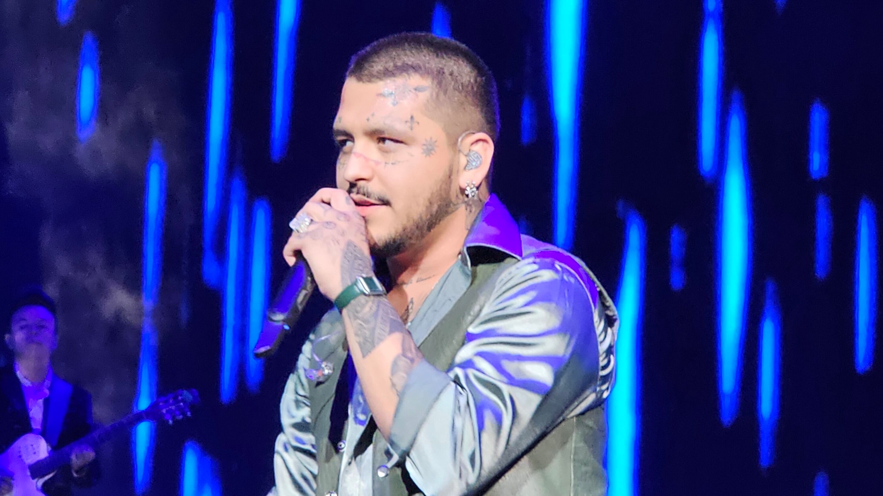 El cantante cumple otro de sus sueños en la música.