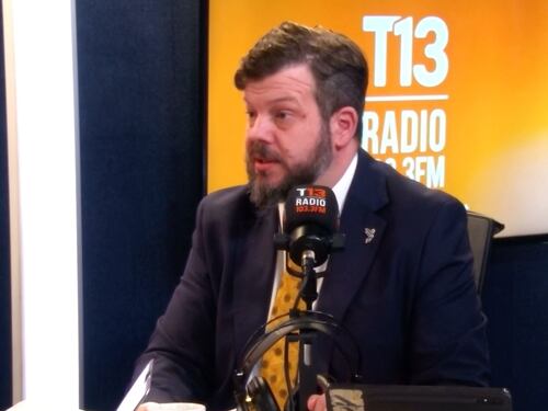 Por “su defensa a la democracia”: Johannes Kaiser pide al gobierno indultar a carabineros condenados tras el estallido social