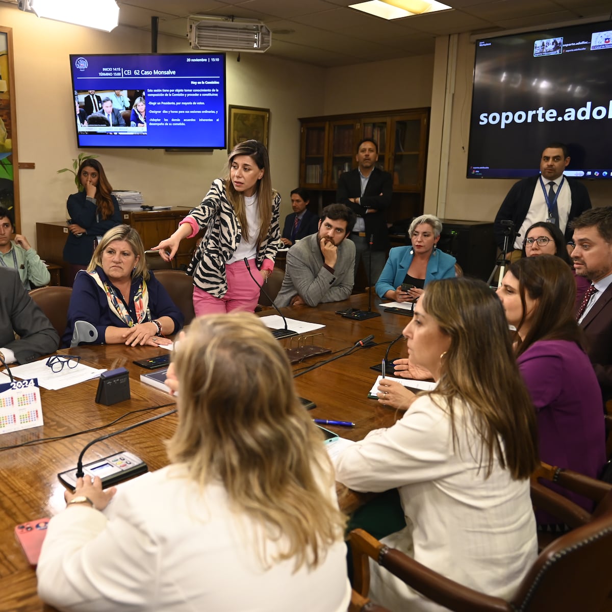 Monsalve evade preguntas de comisión investigadora Monsalve evade preguntas de comisión investigadora