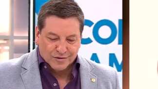 El animador de “Contigo en la mañana” Julio César Rodríguez lamentó la triste partida de un querido compañero de trabajo al interior de CHV, quien fue despedido en medio de aplausos por gran parte de los trabajadores, al paso de la carroza por las instalaciones del canal ubicado en Machasa.
“Va a ser difícil decir esto sin que nos emocionemos: ha fallecido don Eduardo Ávila, Don Lalo o, como decíamos nosotros, el verdadero director ejecutivo de este canal. Esto ha sido muy repentino, muy sorpresivo. Un cáncer se lo ha llevado en muy pocos meses”, indicó el comunicador, consignó La Cuarta.
Julio César lamentó muerte de compañero de CHV
Asimismo, destacó con gran emoción que “los que somos más viejos en CHV tuvimos la oportunidad de conocerlo tanto. Siempre trabajó con todos los directores ejecutivos. Lo bromeábamos por eso”.
“Chuta, no lo podemos creer. Toda una vida en CHV y le teníamos mucho cariño. Este canal era su vida y no hay otra manera mejor de despedirlo que hablando de él en su canal. Don Lalo, buen viaje”, concluyó.
Eduardo Ávila, trabajaba hace más de 15 como garzón corporativo.
“Estimado equipo, les informamos de un cambio en el horario de los funerales de don Eduardo Avila, los que se realizarán el día de mañana jueves 20 a las 10:00hrs en el cementerio Parque del Sendero (Eyzaguirre 1718, San Bernardo).
Para quienes quieran acompañar a la familia, pondremos a disposición 2 van que saldrán a las 09:10 desde Machasa en dirección al cementerio. Quienes opten por esta opción, por favor enviar un correo reservando su cupo a personas@paramount.com con su nombre y Rut.
Por otra parte, quienes quieran acompañar la caravana, esta saldrá a las 09:15 desde San Isidro 1462 para realizar los servicios funerarios a las 10:00″, indicaron desde el canal.