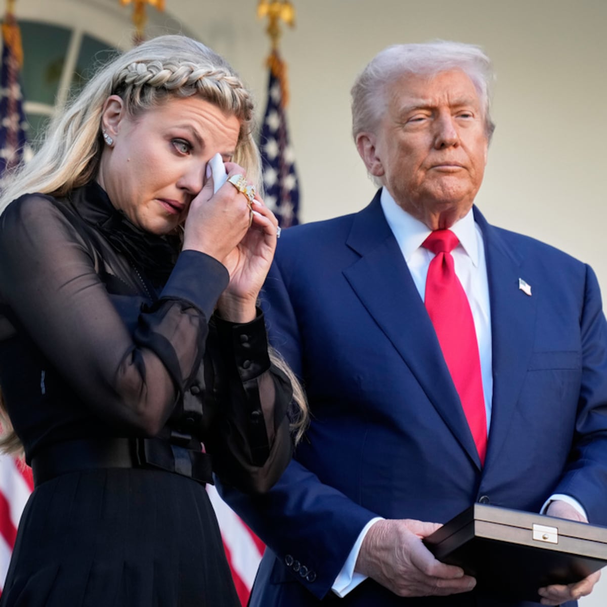 Revocan visas a extranjeros por comentarios sobre Charlie Kirk Revocan visas a extranjeros por comentarios sobre Charlie Kirk