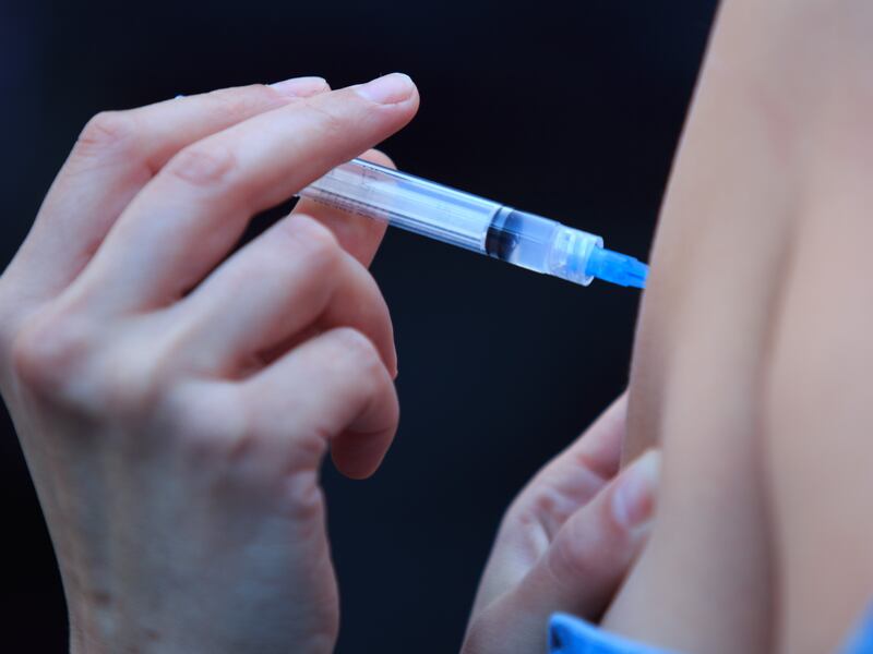 Minsal refuerza campaña de vacunación contra el virus sincicial debido a resultados de nuevo informe por enfermedades respiratorias en el país