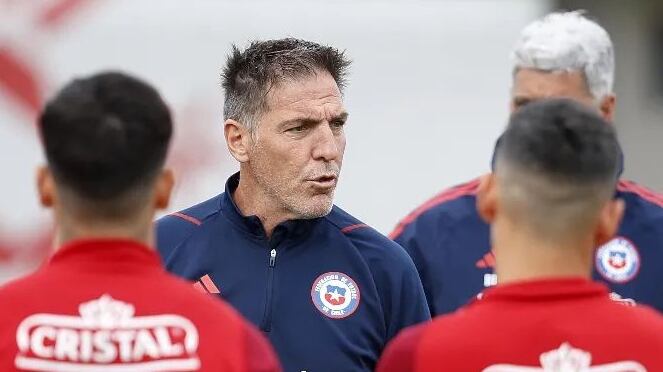 El presidente de la ANFP, Pablo Milad, aclaró esta tarde en Maturín, Venezuela, que el futuro del entrenador de la selección chilena no depende de lo que haga hoy frente al seleccionado de la Vinotinto.