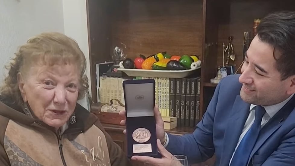 La popular "Tía Yoli" agradeció el gesto del diputado Javier Olivares y aprovechó de hacer una predicción