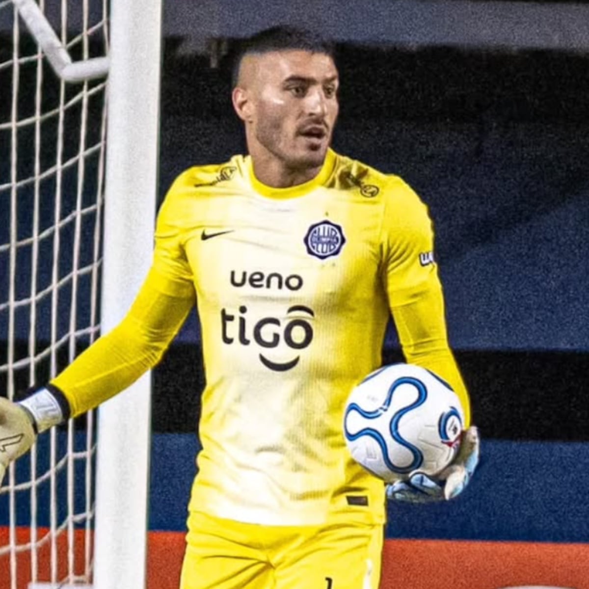 Arquero de Olimpia revela problema en estadio Bicentenario Arquero de Olimpia revela problema en estadio Bicentenario