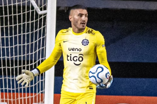 Arquero de Olimpia reveló insólito problema que tuvo el equipo paraguayo en el estadio Bicentenario de La Florida