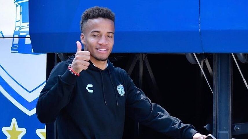 El entrenador colombiano Armando Osma, quien dirigió a Castillo en el Aucas ecuatoriano en 2017, aseguró que "le sintió el acento" al jugador apenas lo conoció en el plantel.