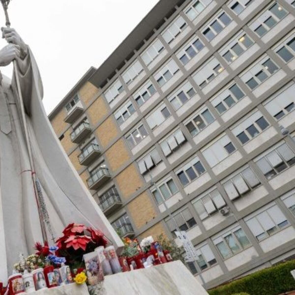 Papa Francisco pasa una noche tranquila en el hospital Gemelli de Roma Papa Francisco pasa una noche tranquila en el hospital Gemelli de Roma