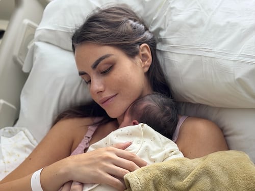 Emilia Dides reveló el complejo momento que vivió su hija al nacer: “Tu papá te acompañó”