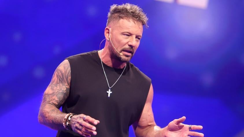 “Lleva una vida tranquila”: así es el presente de Fabricio Vasconcelos tras el escándalo con modelo trans