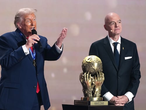 Trump suma más países con prohibiciones de ingreso: ¿Qué pasará con sus hinchas durante el Mundial de Fútbol?