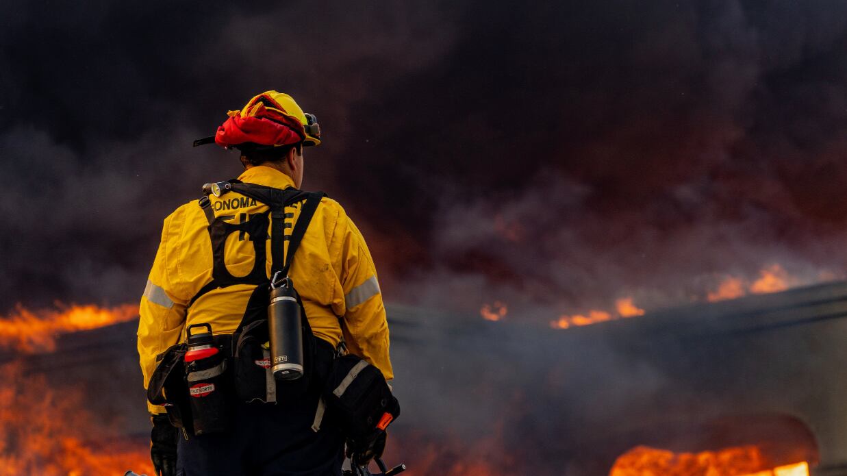 Gobernador Gavis Newsom elogió a los héroes, bomberos y socorristas que luchan contra estos incendios en Los Ángeles.