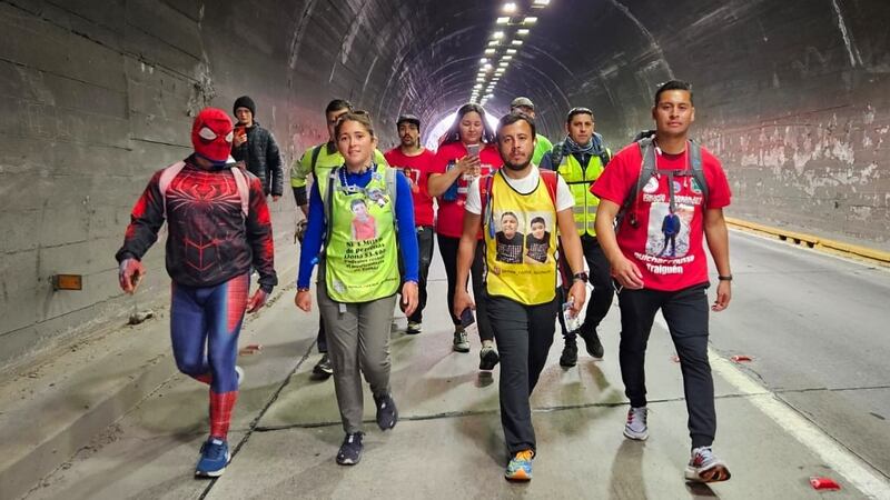 Mamá de Tomás Ross llegó a la RM tras caminar un mes desde Chiloé y este miércoles se reunirá con el Presidente Boric: “Me emociona mucho”