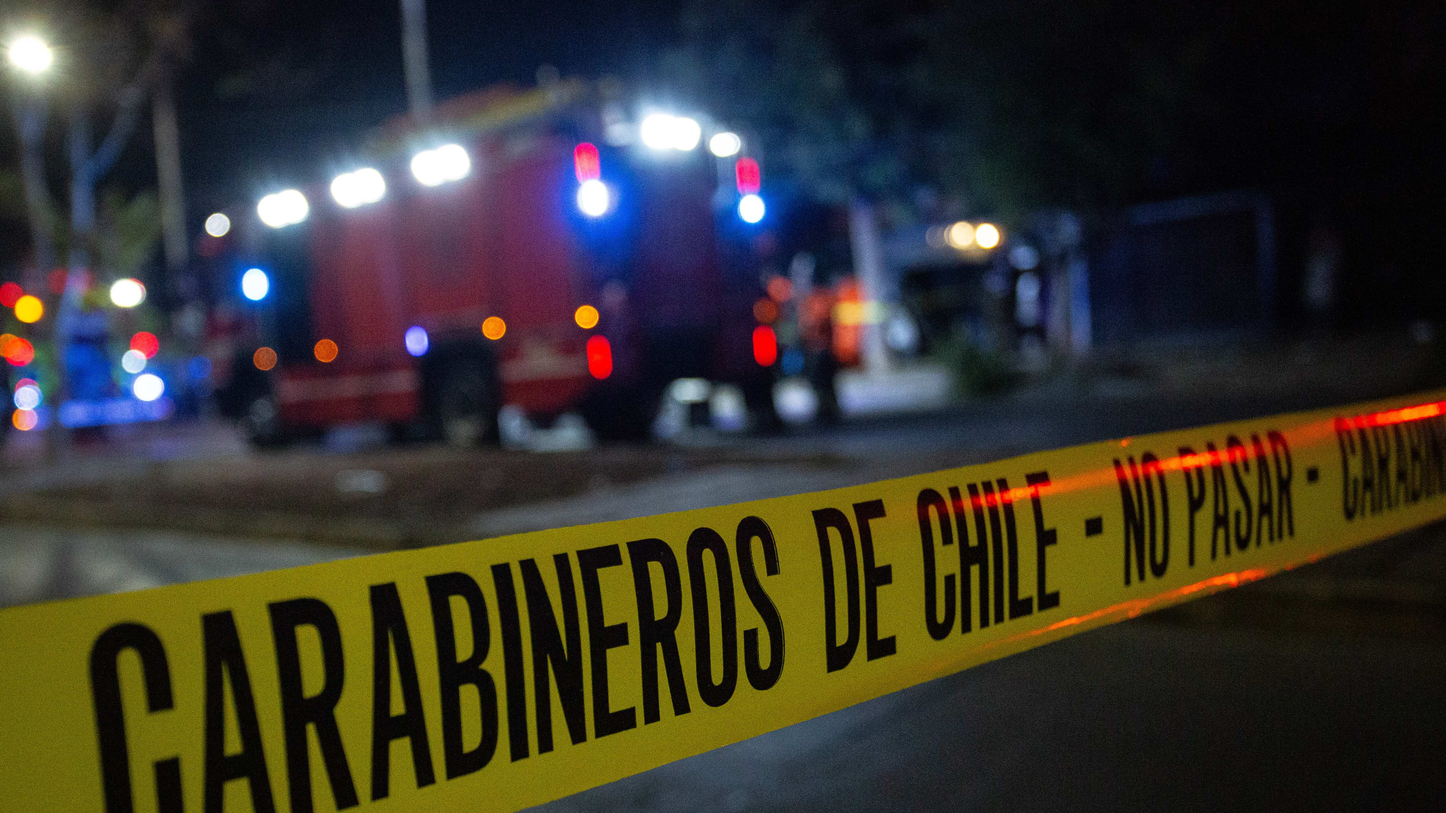 Fatal colision multiple en La Granja (Imagen referencial) | 19 DE MAYO 2024 / LA GRANJA
Bomberos y efectivos de carabineros responden ante una colisión multiple en av. Joaquin Edwards Bello de la Comuna de La Granja del cual resultarían afectadas viviendas y se saldaría con un fallecido.
FOTO: LUKAS SOLIS / AGENCIAUNO