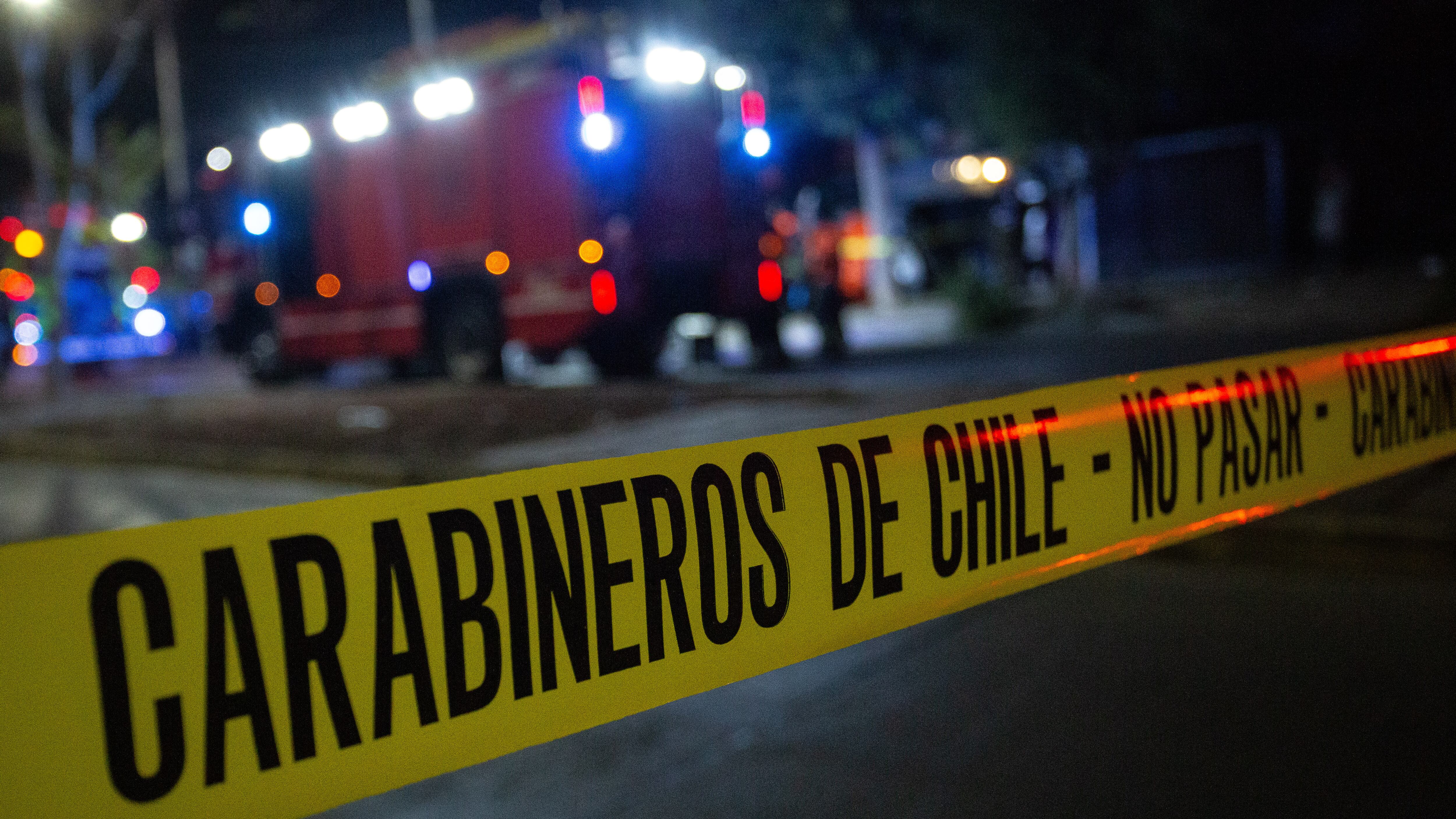 Fatal colision multiple en La Granja (Imagen referencial) | 19 DE MAYO 2024 / LA GRANJA
Bomberos y efectivos de carabineros responden ante una colisión multiple en av. Joaquin Edwards Bello de la Comuna de La Granja del cual resultarían afectadas viviendas y se saldaría con un fallecido.
FOTO:  LUKAS SOLIS / AGENCIAUNO
