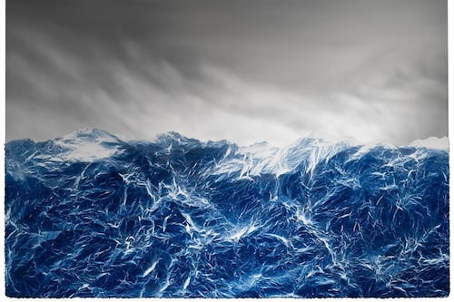 Luz solar, papel y tiempo: los paisajes cianocollage de Wu Chi-Tsung