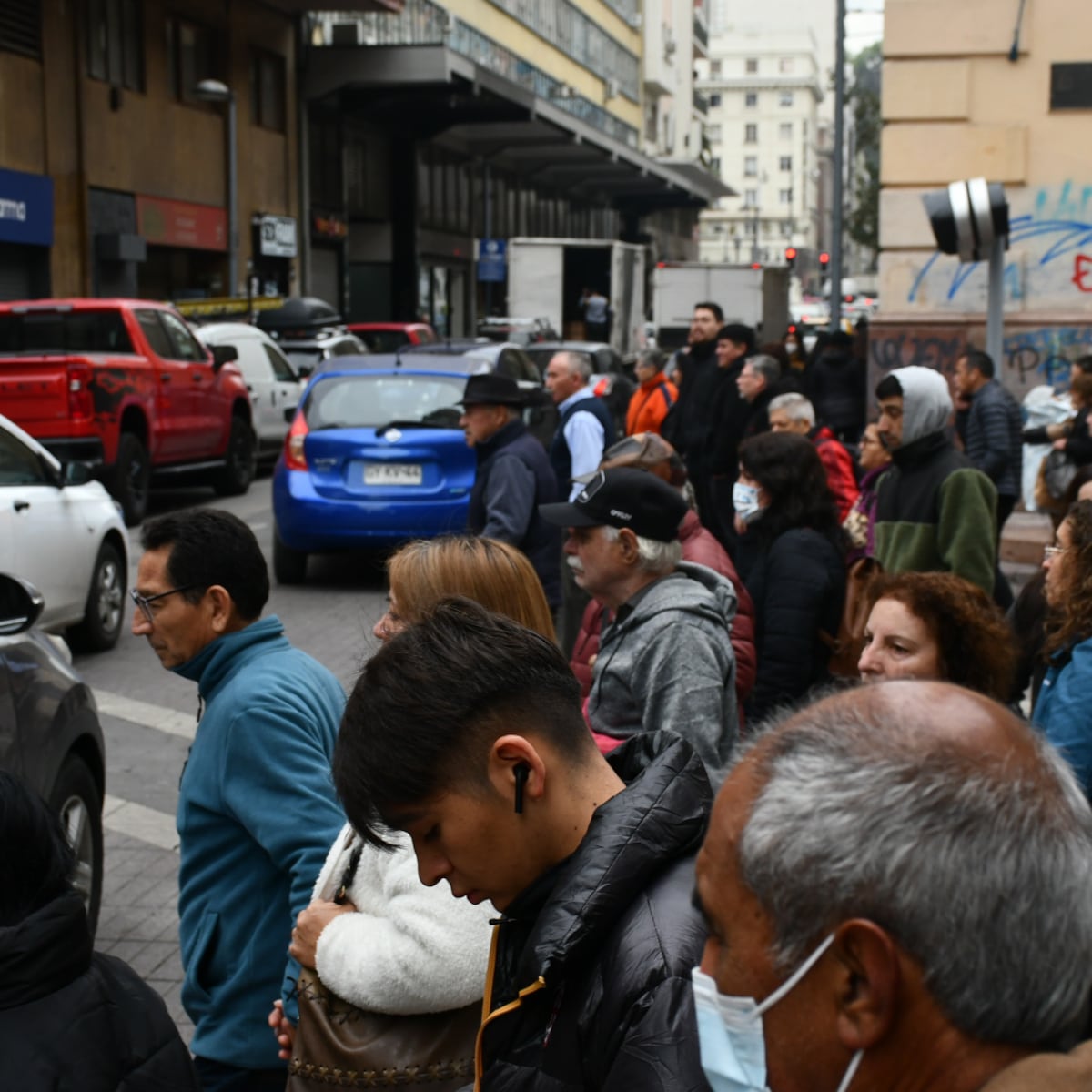 Chilenos: felices pero con ansiedad y temor ideológico Chilenos: felices pero con ansiedad y temor ideológico