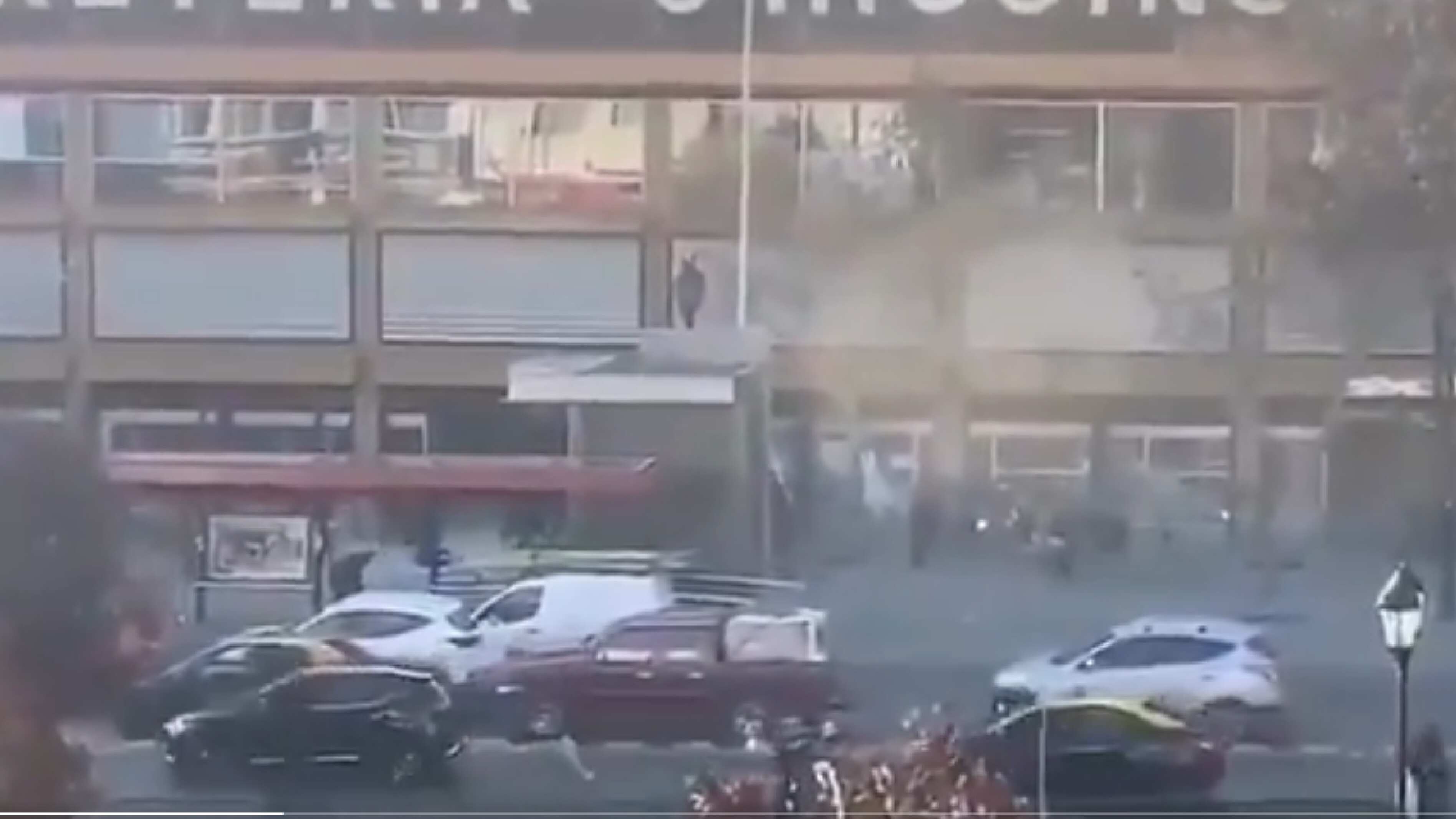 El saqueo en la ferretería.