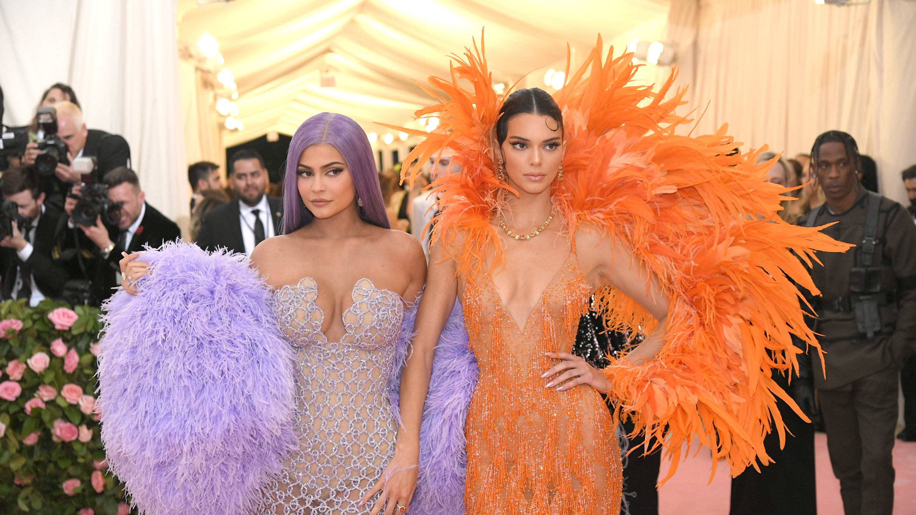 Kylie Jenner y Kendall Jenner en la MET Gala 2019.