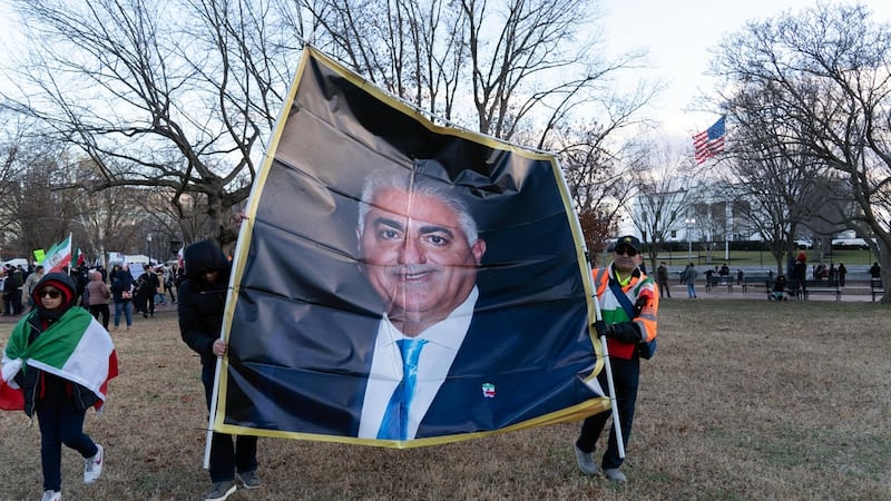 El príncipe heredero se convierte en factor clave de las protestas en Irán: ¿Quién es Reza Pahlavi?