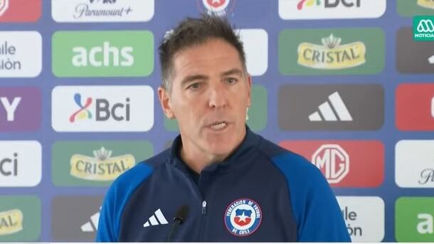 El DT de la selección confirmó que descartó a Claudio Bravo del proceso clasificatorio al Mundial de 2026.