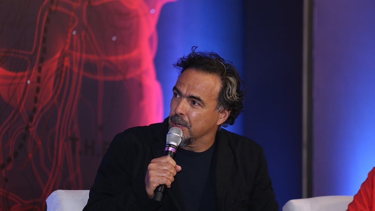 El cineasta Alejandro González Iñárritu ha construido una de las filmografías más reconocidas e intensas del cine contemporáneo. Sus películas suelen ser intensas, emocionales y visualmente impactantes. Foto: Wikipedia.