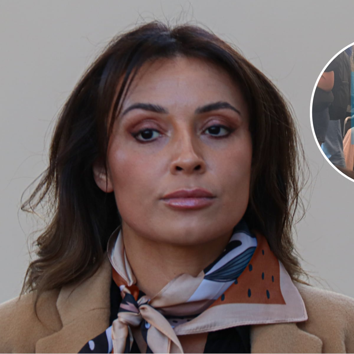 Camila Polizzi en silla de ruedas en aeropuerto de Santiago Camila Polizzi en silla de ruedas en aeropuerto de Santiago