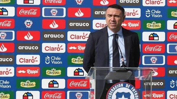 El español dejó su labor en las selecciones nacionales para desempeñarse como director deportivo del Galatasaray turco.