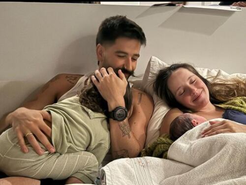 “Todas las ranas salieron a cantarte tu bienvenida”: Camilo y Evaluna anuncian el nacimiento de su segunda hija
