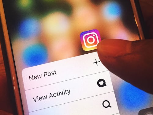 Instagram bloquea el envío de mensajes privados a adolescentes de adultos desconocidos