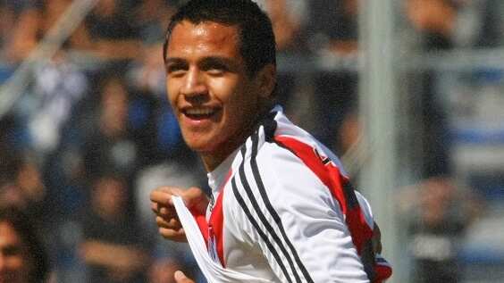 El delantero nacional vistió la camiseta de River Plate entre 2007 y 2008.